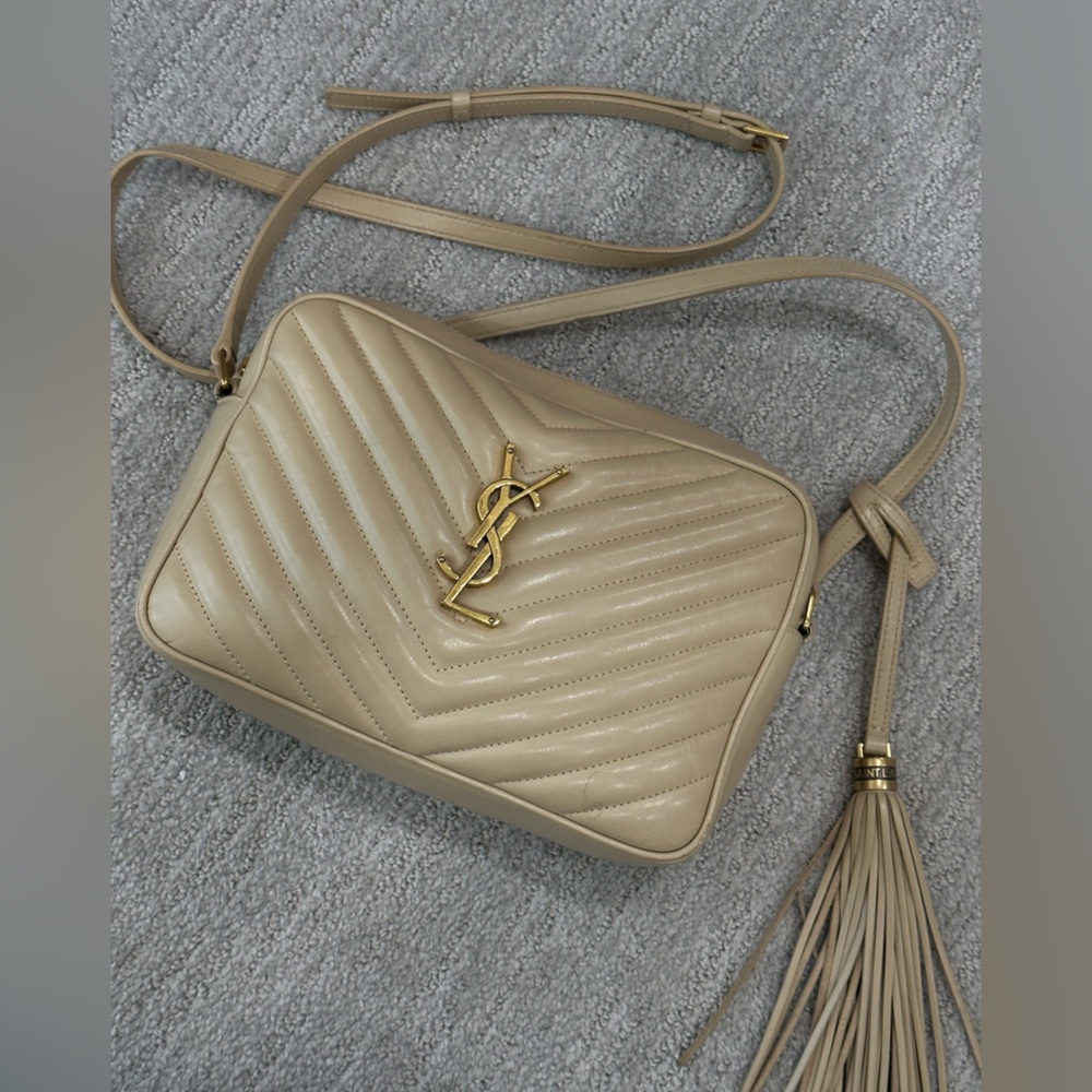 Lou Medium YSL Camera Bag with Pocket and Tassel in Quilted Leather in Avorio!